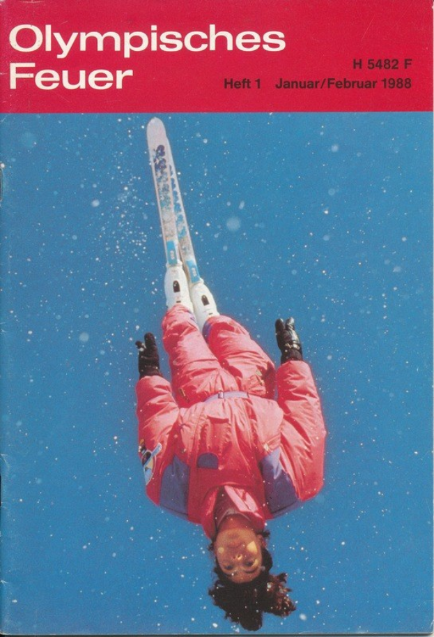 Titelbild einer Olympia-Magazinausgabe von 1988 mit einem Skispringer in der Luft in einem Ski-Anzug, mit dem Text "Olympische Spiele Feuer - Heft 1 - Januar/Februar 1988" auf dem Cover.