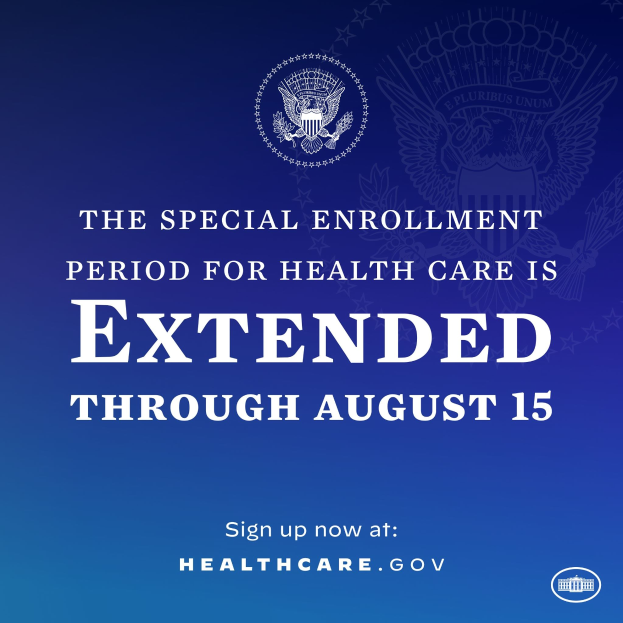 Plakat mit Text und Logo, auf dem steht: "Die Sonderanmeldefrist für die Gesundheitsversorgung wird bis zum 15. August verlängert."