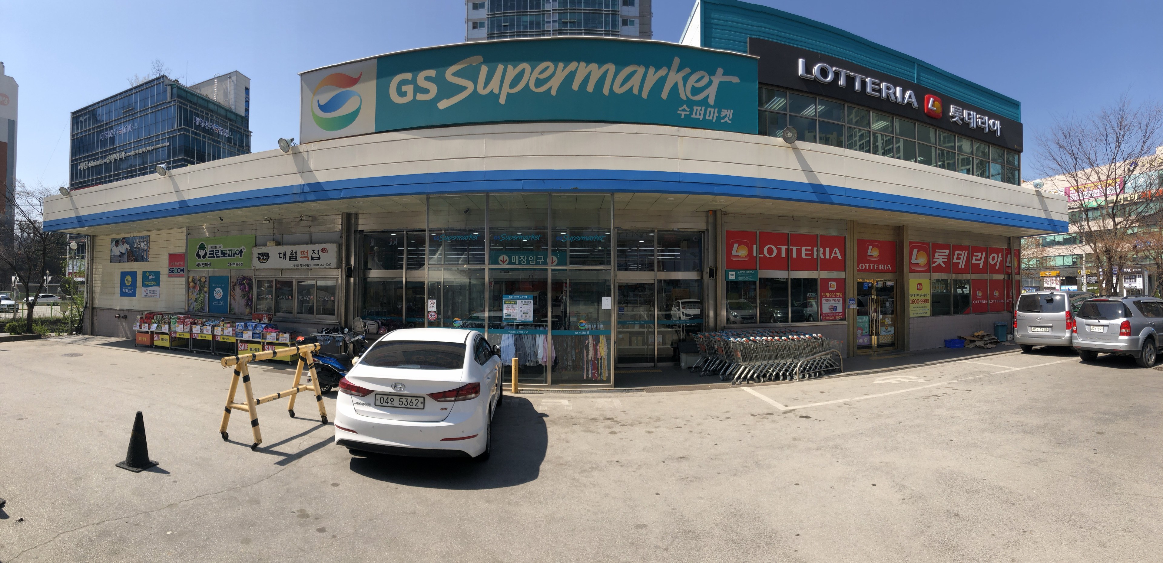 Foche: Schwerer Raub auf Supermarkt-Parkplatz am Nümmener Feld
