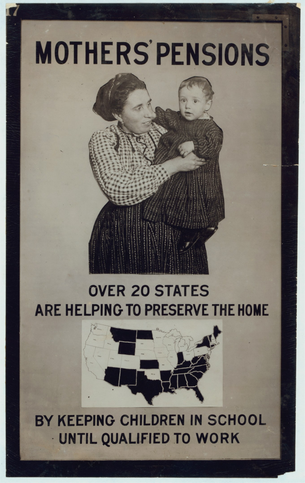 Frau mit einem Baby auf dem Arm, mit einem Plakat im Hintergrund, auf dem steht: "Mütterrenten: Über 20 Bundesstaaten helfen dabei, das Zuhause zu bewahren."