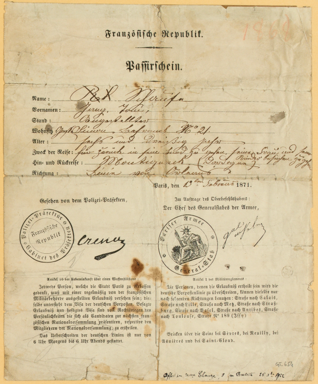 Ein altes, gelbliches Dokument mit einem kreisförmigen, schwarz umrandeten Stempel, das schwarze Tintenschrift enthält, wahrscheinlich ein Brief von der deutschen Regierung.