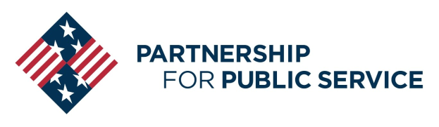 Logo der Partnership for Public Service mit einem blauen Kreis mit einem weißen Stern, umgeben von einem weißen Rand, und fettem schwarzem Text auf einem weißen Hintergrund.