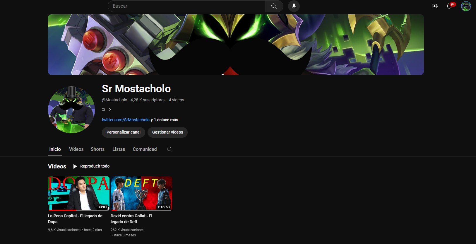 Screenshot einer Website mit schwarzem Hintergrund für "Wie lade ich YouTube-Videos herunter" mit animierten Bildern und Text.