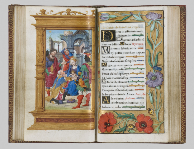Ein offenes illuminiertes Manuskript mit einem lebendigen Gemälde von Menschen in der Vordergrund, Blumen und Text im Hintergrund und leuchtenden, intensiven Farben.