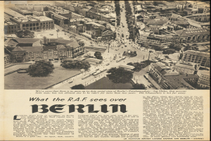 Schwarzes und weißes Zeitungsfoto, das eine Stadtlandschaft mit Gebäuden, Bäumen und Fahrzeugen zeigt und von Text begleitet wird.