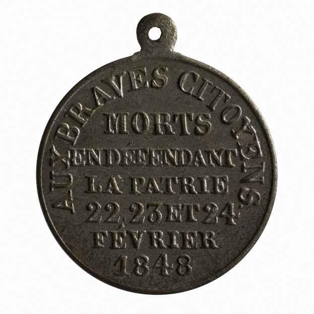 Bronze-Medaille mit "Braves City Morts" eingraviert auf weißem Hintergrund.