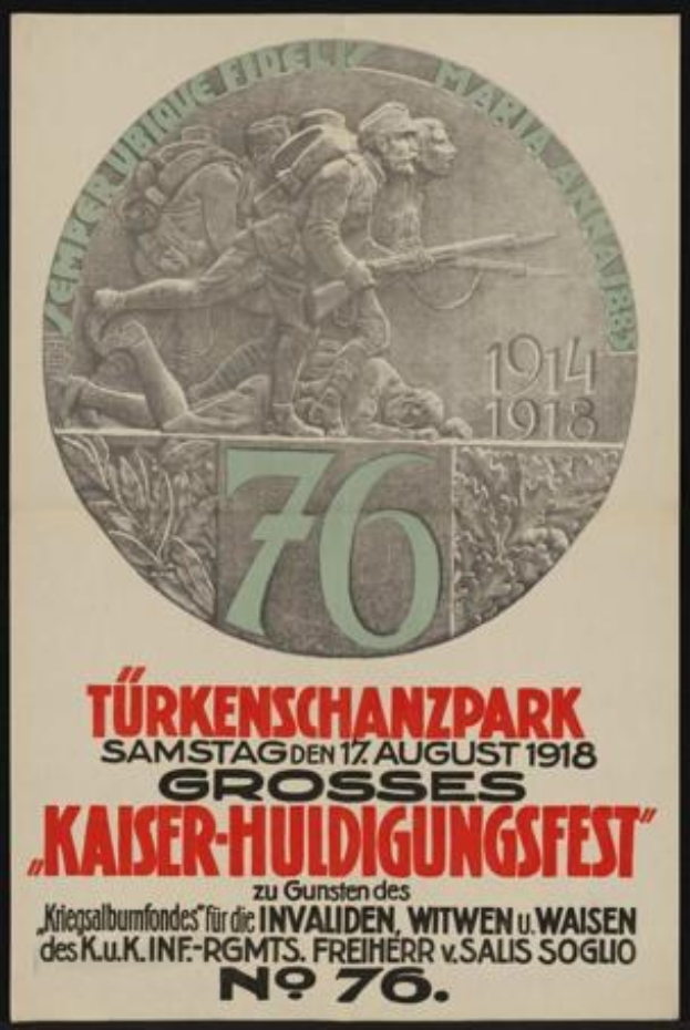 Plakat zum 70-jährigen Jubiläum des Kaiser-Huldigungsfestes in Berlin, Deutschland, mit einer Gruppe von Menschen in der Mitte, eingerahmt von einem klassischen Foto Rahmen mit umgebenem Text und Zahlen.