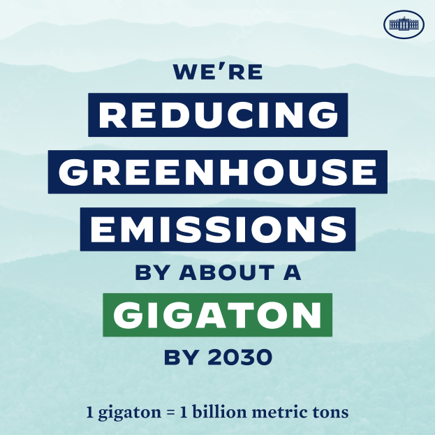 Ein Plakat mit Text und Logo, auf dem steht: "Wir reduzieren die Treibhausgasemissionen um etwa eine Gigatonne bis 2030" und für die Reduzierung der Treibhausgasemissionen bis 2030 wirbt.