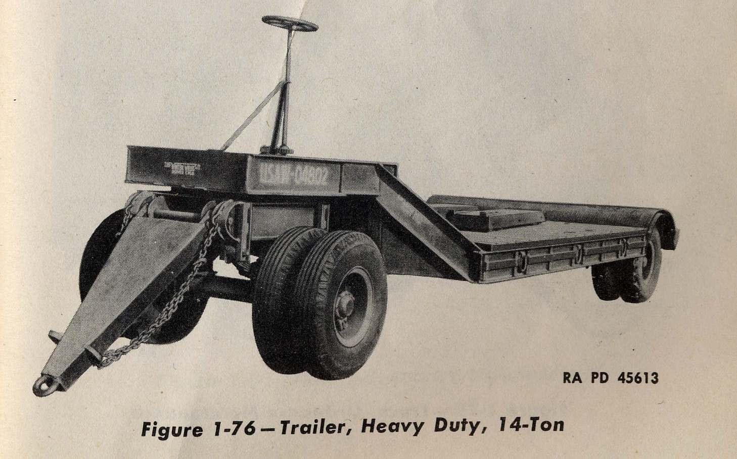 Schwarzes und weißes Foto eines schweren 14-Tonnen-Anhängers mit Textdetails unten.