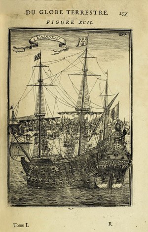 Eine detaillierte Illustration eines Schiffs mit geblähten Segeln und einem glänzenden Rumpf auf dem Cover eines alten Buches mit klassischem Text.