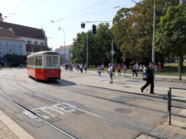Kinder stoppen Stadtbahn, Wasserrohrbruch stört Zugverkehr - Notfallmeldungen