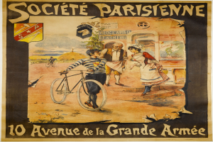Ein Plakat, das ein Fahrradrennen in Paris ankündigt, zeigt eine Gruppe von Menschen, darunter eine Person mit einem Fahrrad, sowie ein Gebäude im Hintergrund und einen Text, der das Ereignis beschreibt.