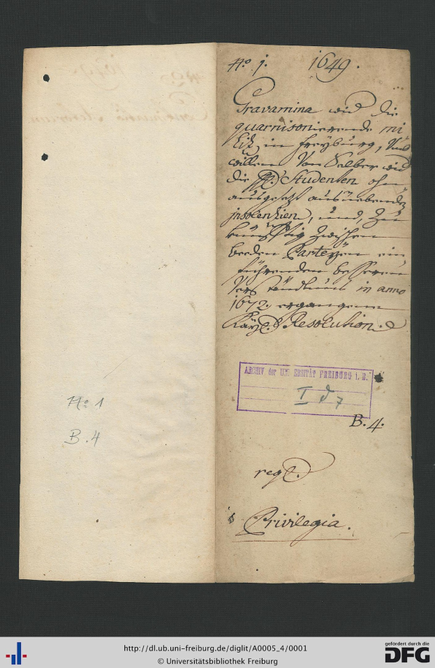 Offenes Buch mit handgeschriebener Schrift auf altem Papier, mit Wasserzeichen, wahrscheinlich ein Dokument aus der Bundesrepublik Deutschland.