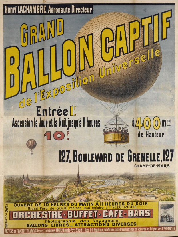 Plakat, das eine Heißluftballonausstellung auf der Weltausstellung 1900 ankündigt, mit Illustrationen von Ballonen, Gebäuden, Bäumen und Himmel sowie Texte mit Veranstaltungdetails.
