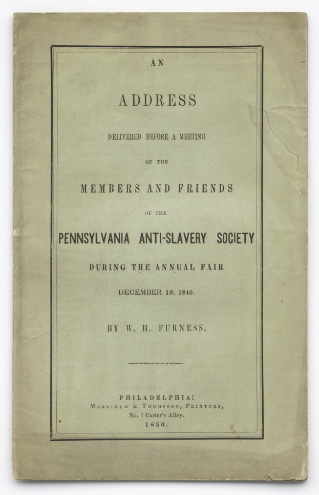 Ein Buch mit dem Titel "An Address Delivered Before a Meeting of the Members and Friends of the Pennsylvania Anti-Slavery Society During the Annual Fair" geöffnet auf einer Seite mit schwarzer Tinte.